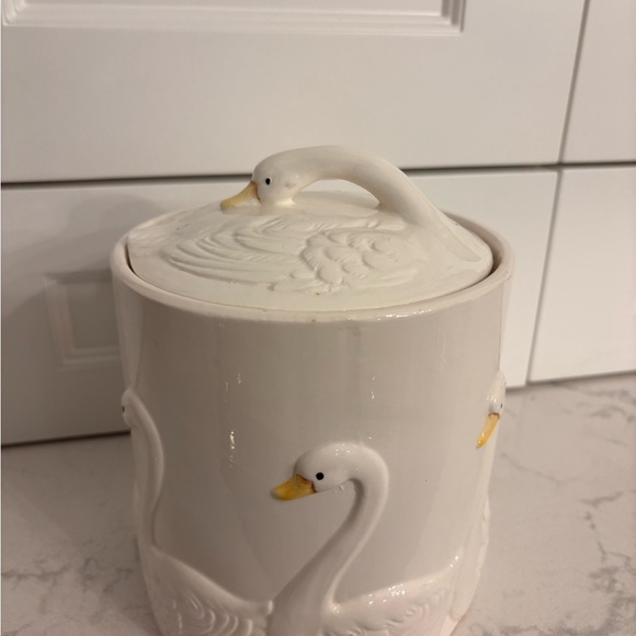 Vintage Ron Gordon Elegant White Swan Ceramic Canister - Picture 2 of 5